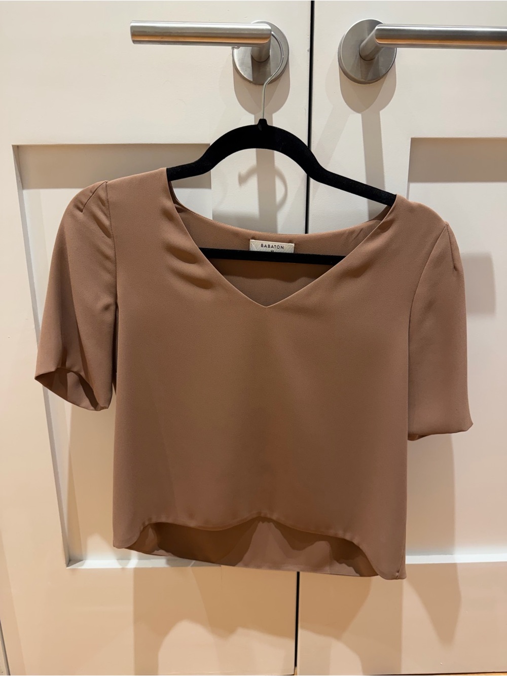 Aritzia Babaton Tan V-Neck Short Sleeve Blouse
